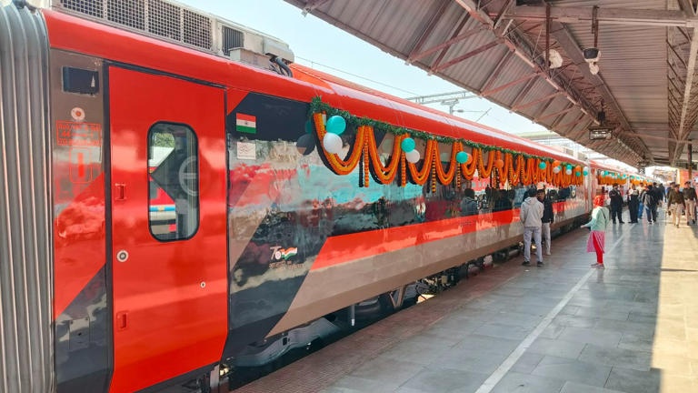 Vande Bharat Sleeper Is the New Rajdhani: PM Modi Flags Off First Train From Howrah to Guwahati