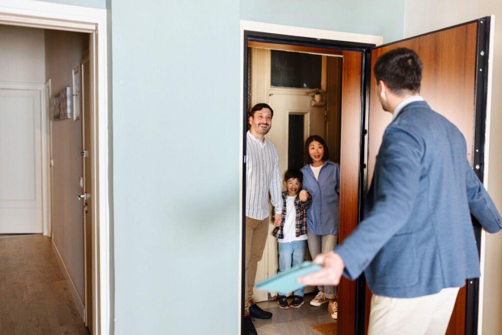 2026 Property Alert: Delhi NCR में घर खरीदना अभी सस्ता या बाद में महंगा? Experts ने दी बड़ी चेतावनी